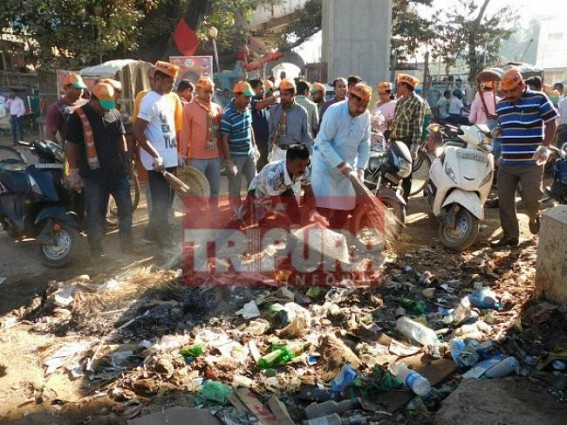 Yuva Morcha conducts cleanliness drive at Agartala